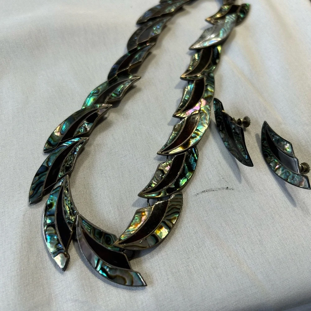 Vintage 60’s Elegant Silver and Abalone Shell Necklace and earrings - Picture 3 of 6